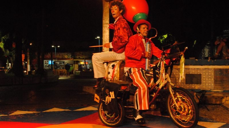 Bancicleta e os palhaços quase músicos (Foto de JC Curtis).